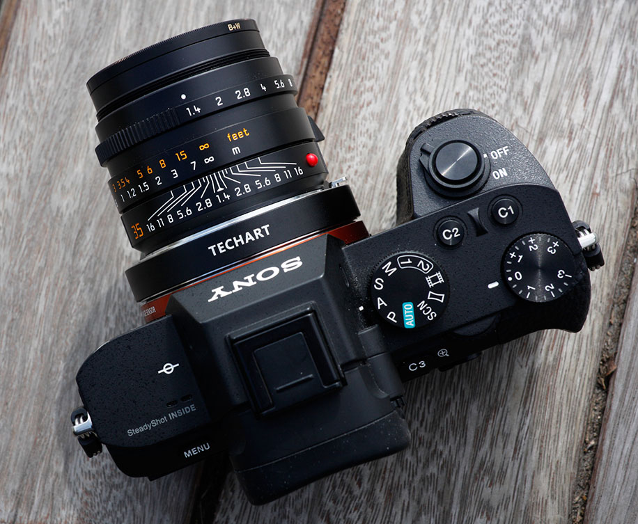 Techart-PRO-AF-Leica-M-lens-adapter-for-Sony-E-mount-cameras-top
