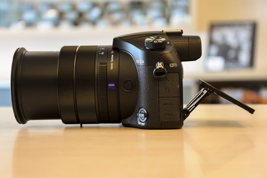 Sony-DSC-RX10-III-camera-7