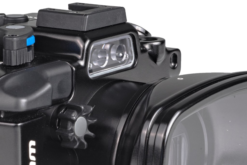 NA-RX100VI features a built-in fiber optic flash bulkhead driven by the pop-up flash of the camera.